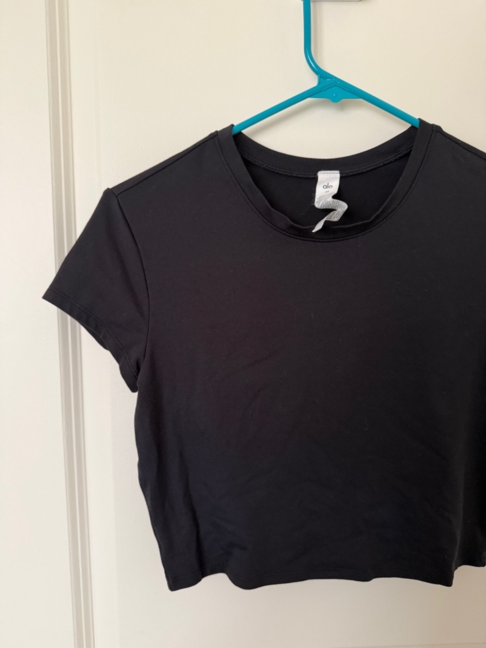 ALO Yoga Black Cropped Crew Tee - Picture 3 of 5